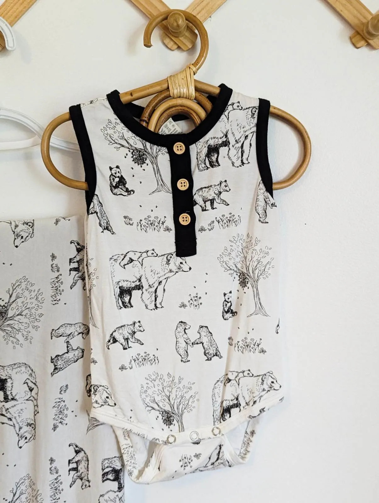 Kate Quinn Bamboo Bodysuit & Blanket Set (3-6)