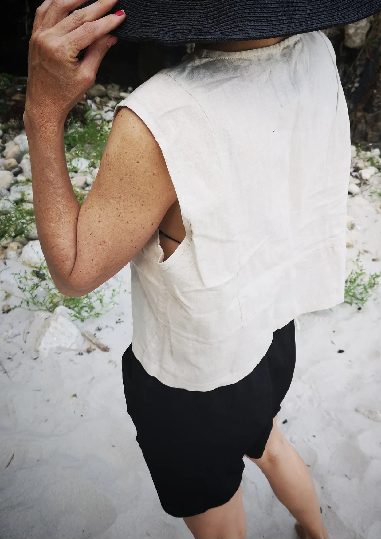 SHORT SLEEVELESS BLOUSE - LINEN natural white