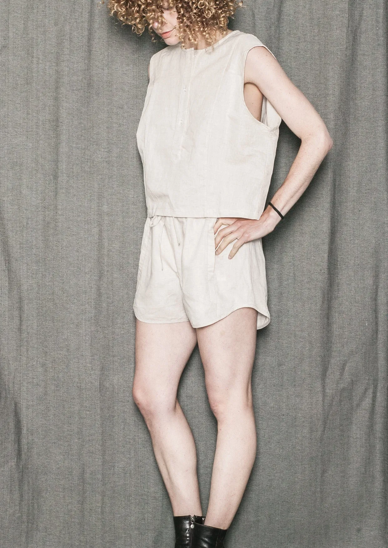 SHORT SLEEVELESS BLOUSE - LINEN natural white