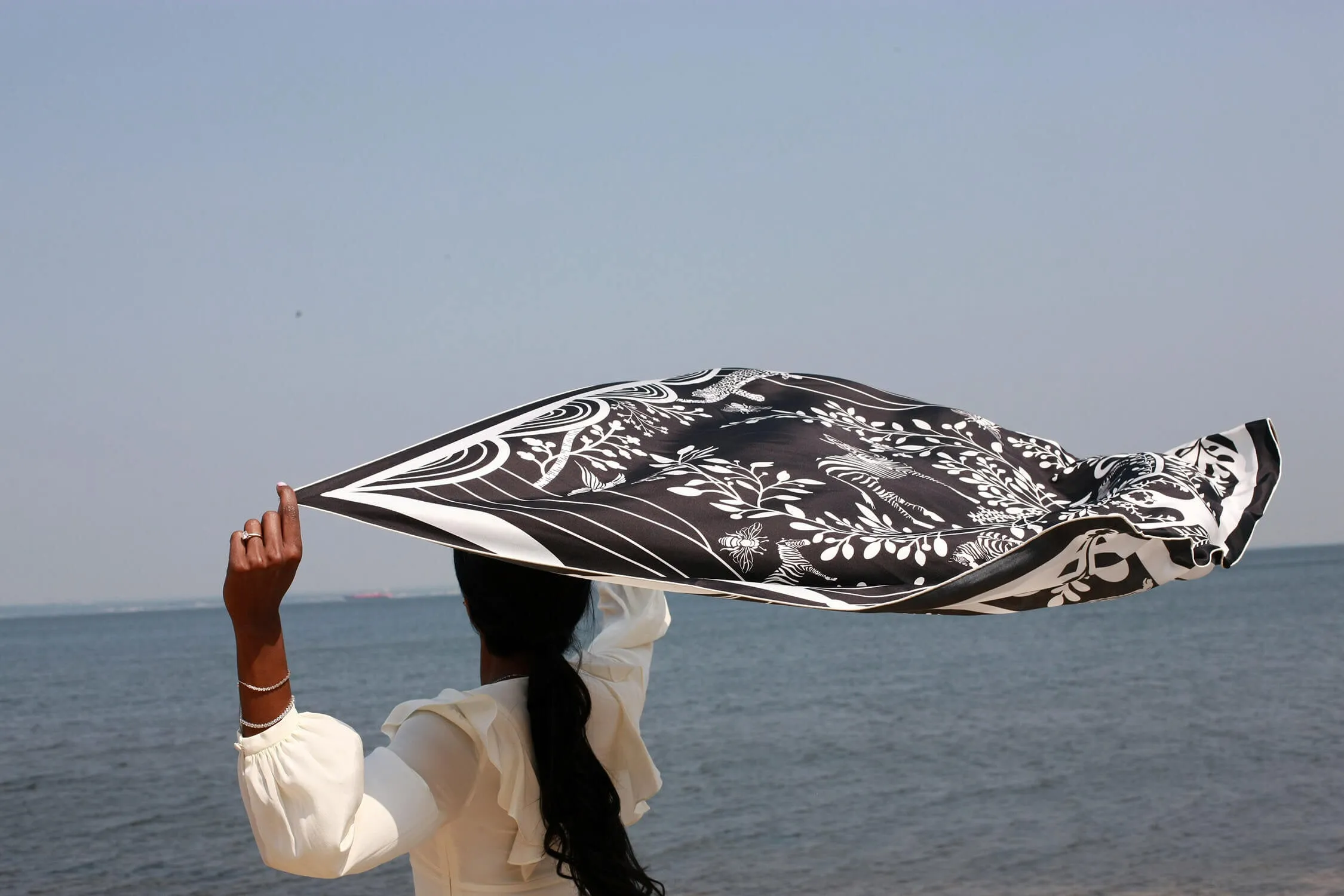 Silk Scarf of The Performance in Black and White