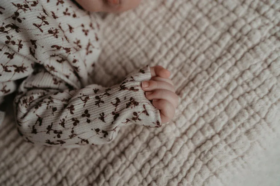 Yumi Baby Transshipment Shirt Romper | Brown Leafs